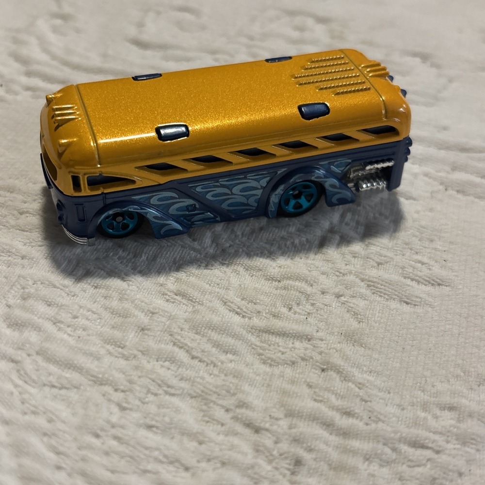Hot Wheels Metro Surfing School Bus Yellow Blue Wave Diecast 1:64 Toy Car